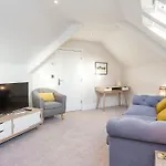 The Atico Spacious Duplex Luxury Apartment-Free Parking