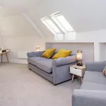 The Atico Spacious Duplex Luxury Apartment-Free Parking