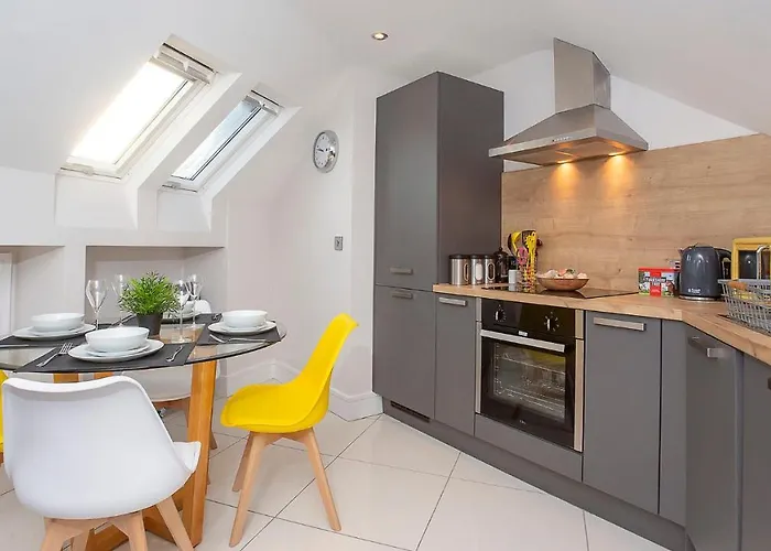 The Atico Spacious Duplex Luxury Apartment-Free Parking
